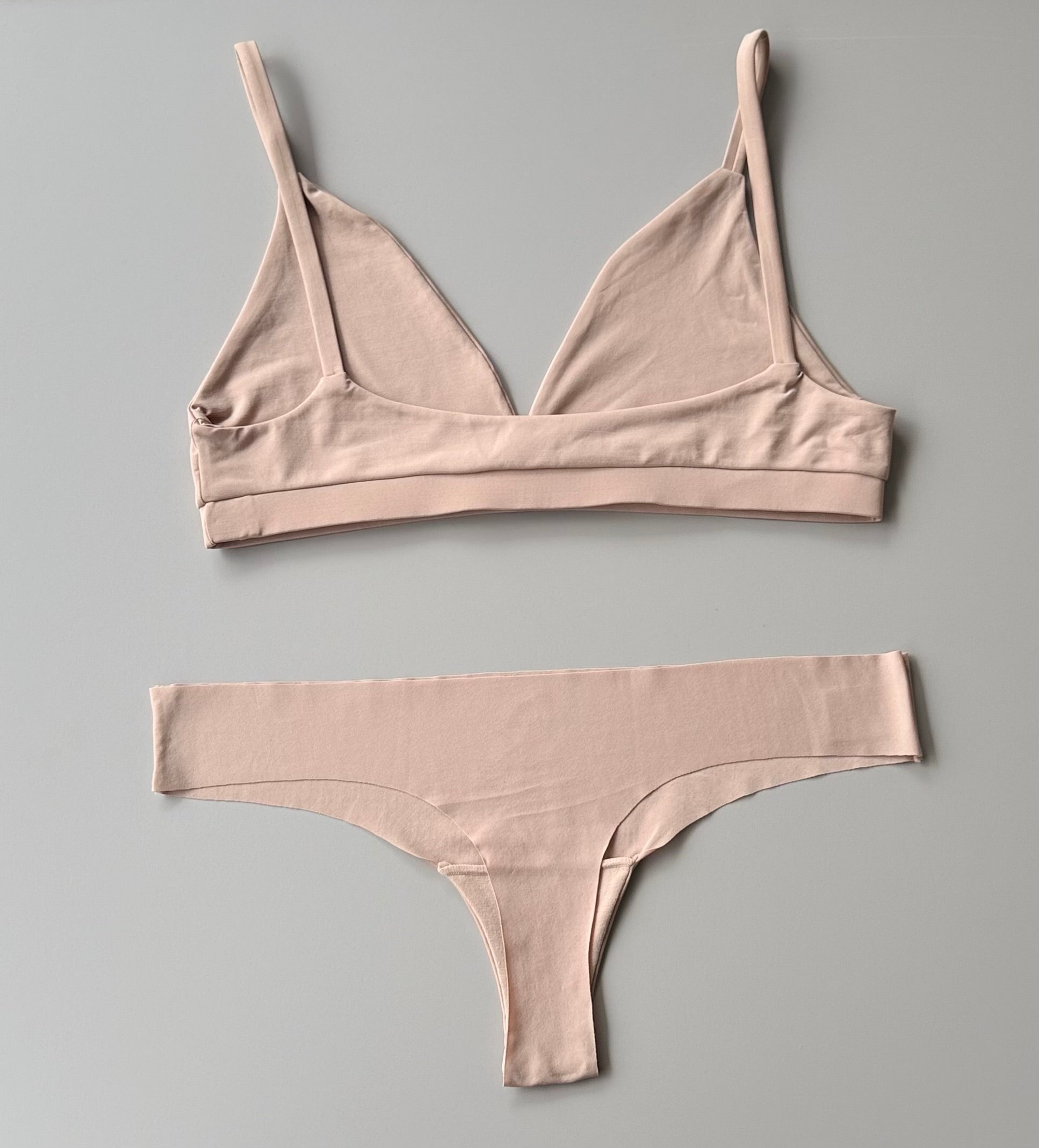 Set: Top Estilo Bra + Comfy Panty Estilo Tanga Sin Costuras